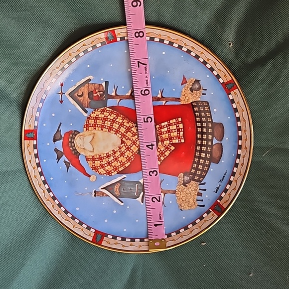 Royal Doulton Christmas Plate by Debbie Mumm - Picture 5 of 5